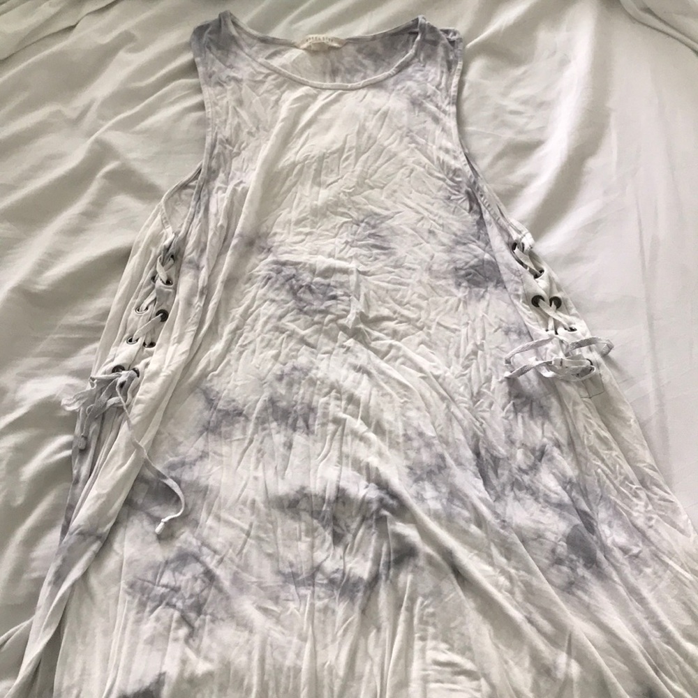 Light tie die dress with side feature